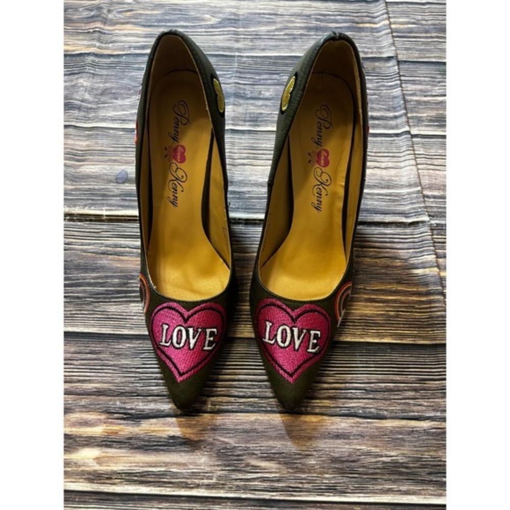 Penny Loves Kenny Pumps Womens 11 Olive Green Embroidered Love Heart Heels